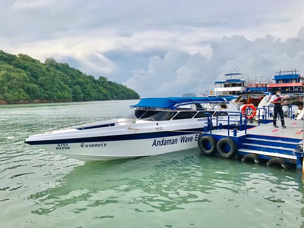 Pic - Speedboat - Andaman Wave - Best Phuket Travel (1)