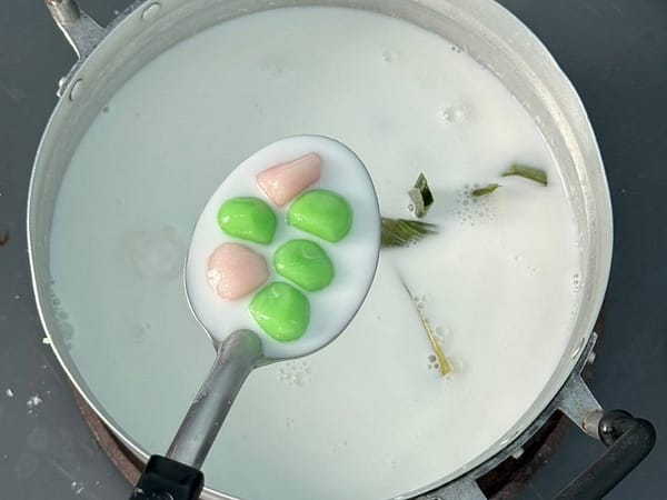 Pic - Thai Dessert - Nureenna - Best Phuket Travel