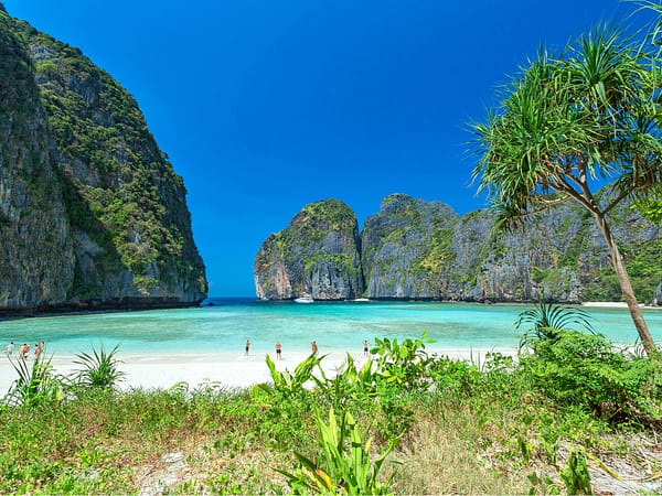 Pic - Maya-Bay-1-SAWANU-Best-Phuket-Travel